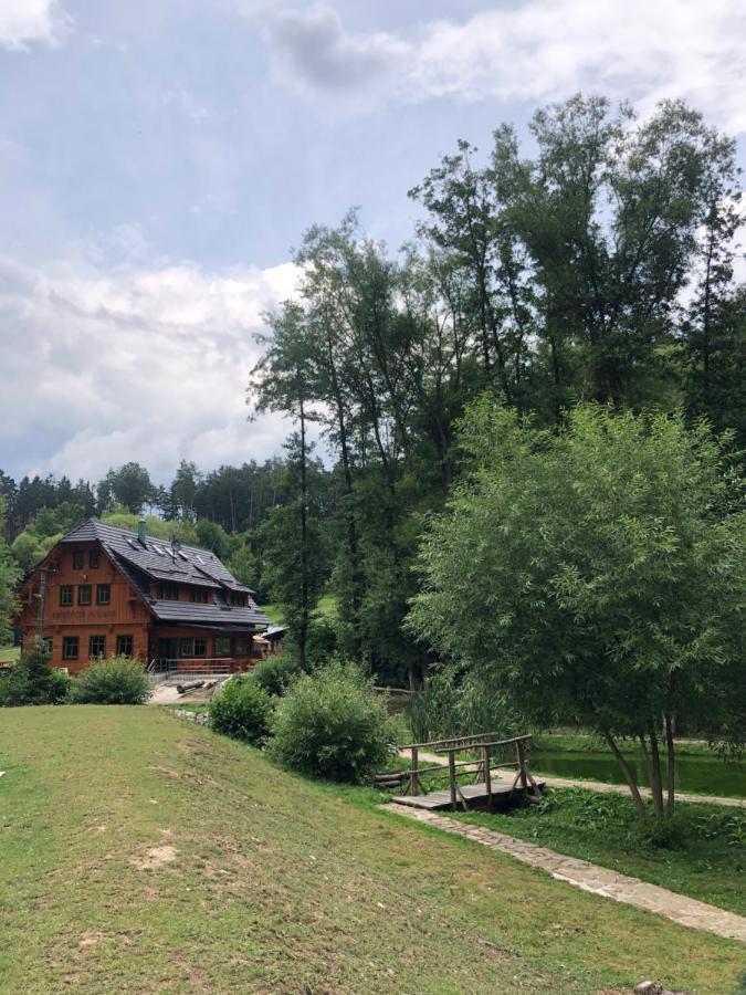 Kamenacka Myslivna Hotel Moravany  Buitenkant foto