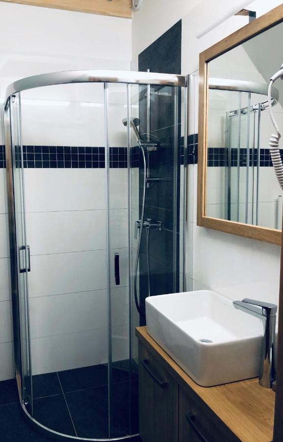 Kamenacka Myslivna Hotel Moravany  Buitenkant foto