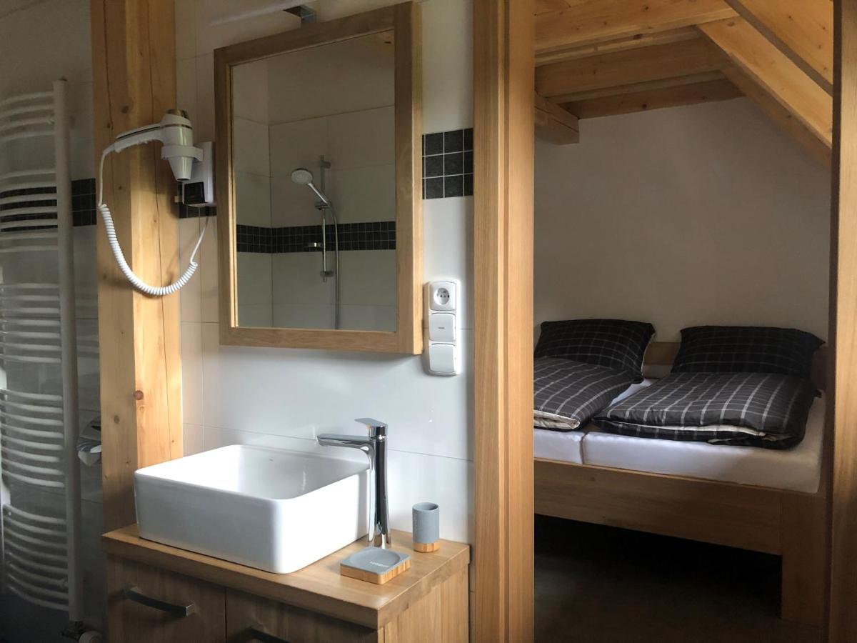 Kamenacka Myslivna Hotel Moravany  Buitenkant foto