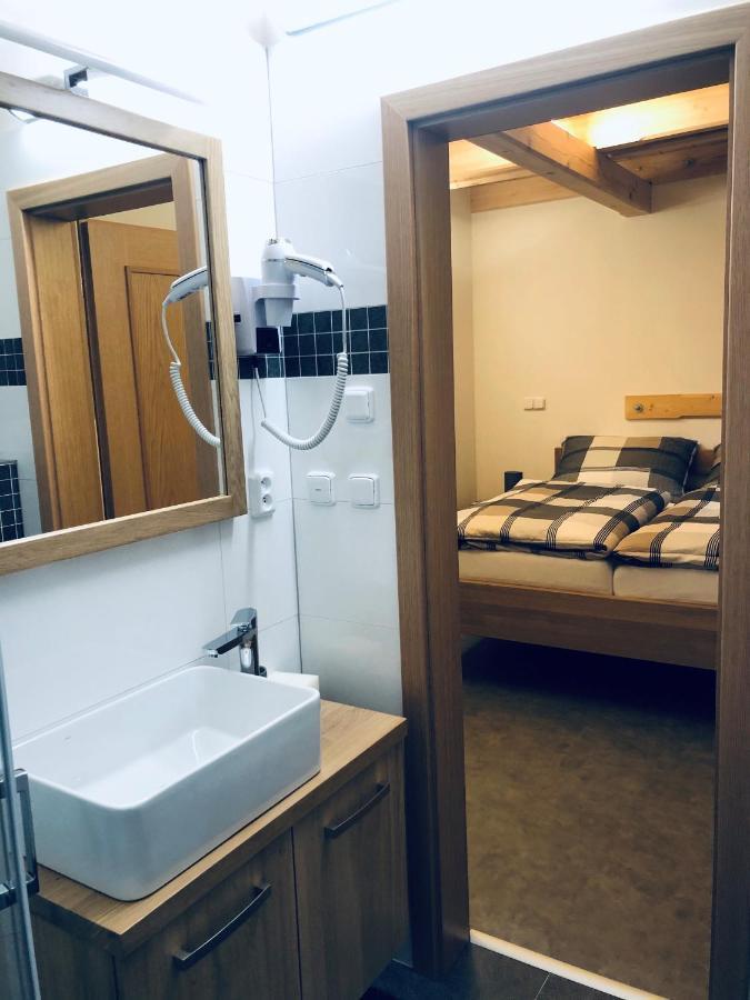 Kamenacka Myslivna Hotel Moravany  Buitenkant foto