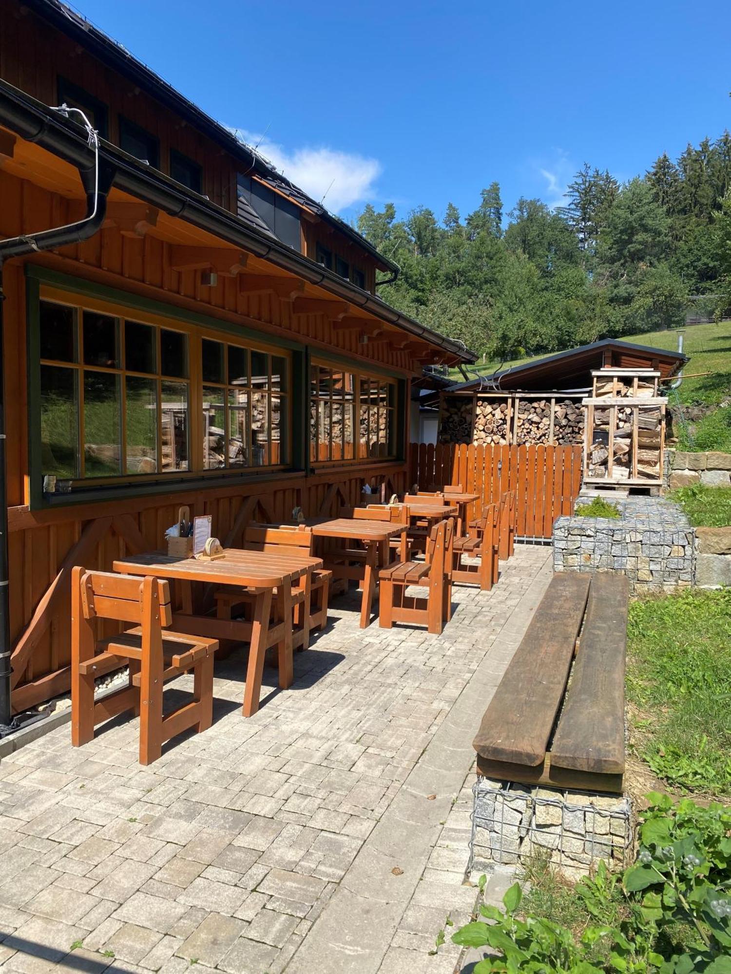 Kamenacka Myslivna Hotel Moravany  Buitenkant foto